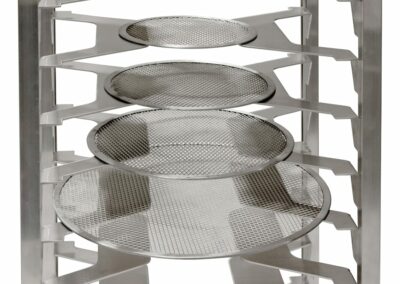 Single Pizza Rack with Variety of Pizza Pans